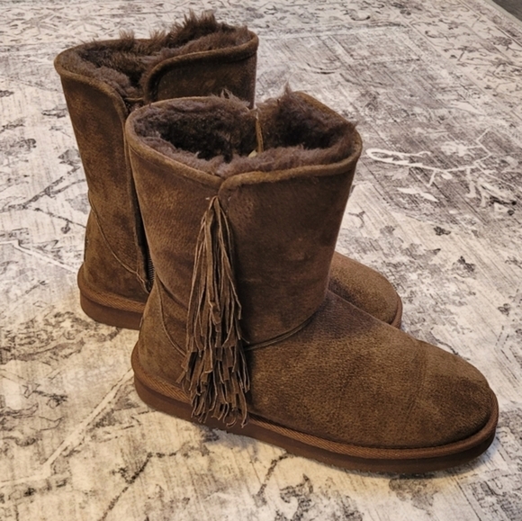 🍁NWOT Lamo Suede Tassled Boots - Picture 1 of 8
